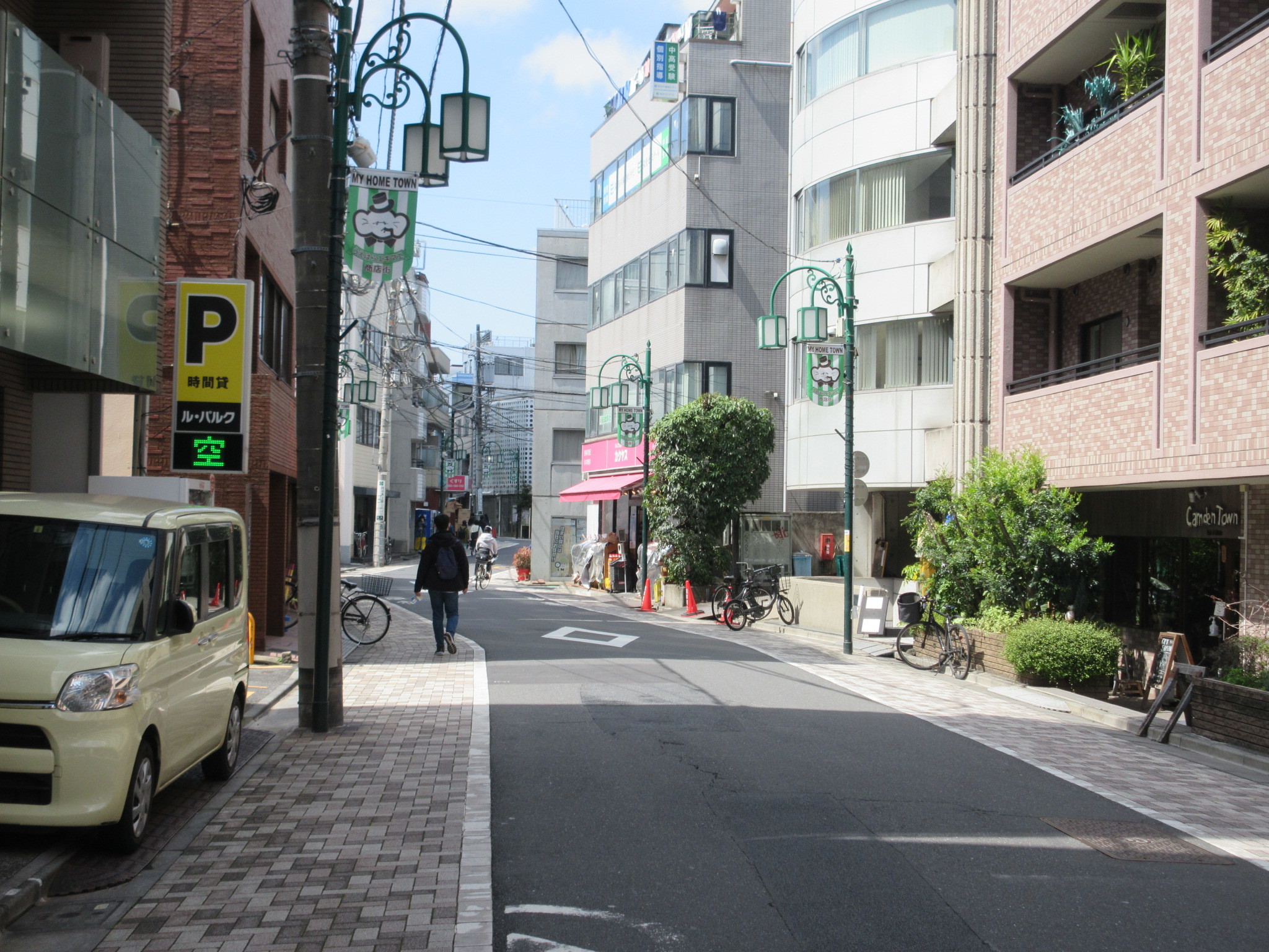 うえはら駅前商店街の道　平野レミ・和田明日香の自宅