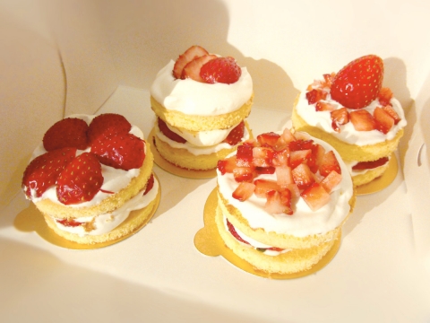 230218-29-3strawberry_cakes.jpg