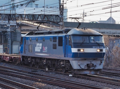JR貨物 EF210-135電気機関車 牽引の貨物列車【馬橋駅】