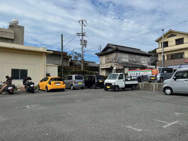 イタリアンレストラン『pizzeria e trattoria まるみ食堂』淡路島グルメ　ランチ　駐車場