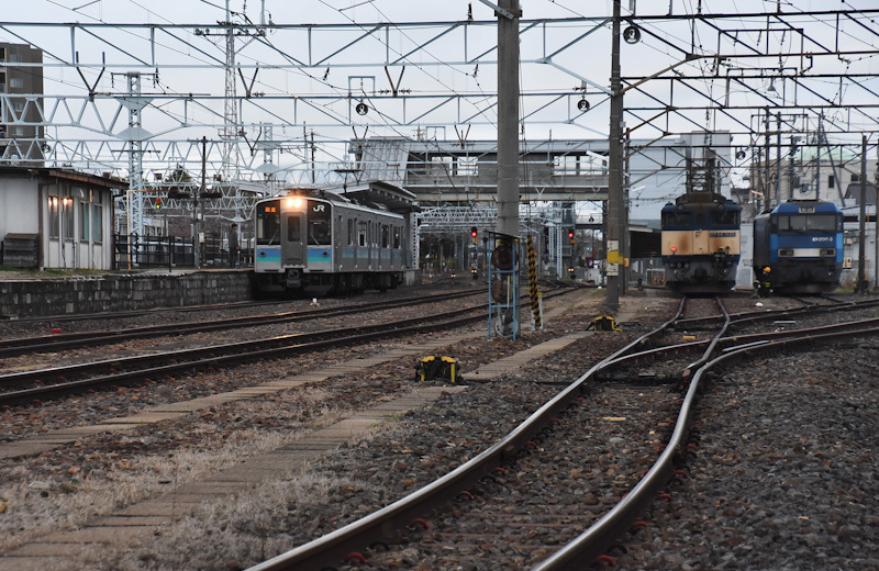 2023年4月8日撮影　南松本にて篠ノ井線8087ﾚ　E127系霜取り電車通過