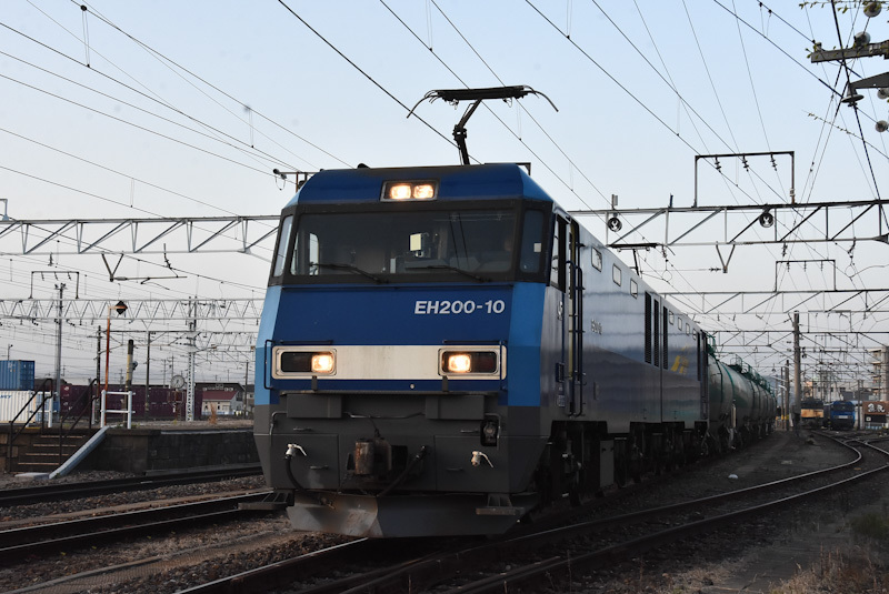2023年4月22日撮影　南松本にて篠ノ井線5463ﾚ　EH200-10号機　発車