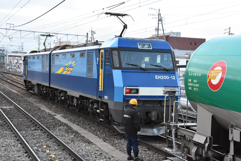 2023年2月18日撮影　南松本にて西線貨物6088ﾚ　EH200-12号機　緑タキとの連結