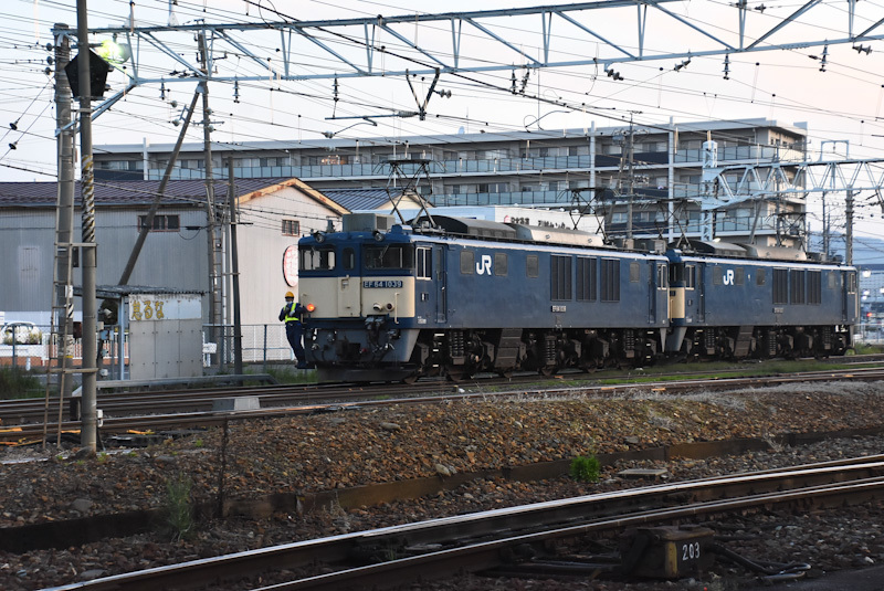 2023年4月29日撮影　南松本にて西線貨物6089ﾚ　EF64重連機回し