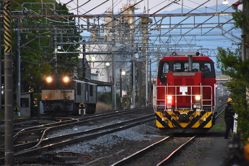 2023年4月29日撮影　南松本にて西線貨物6089ﾚ　EF64重連とHD300　発車前