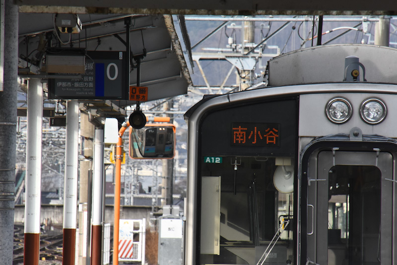 2023年3月12日撮影　岡谷駅にて　0番線に止まるE127系　南小谷行き
