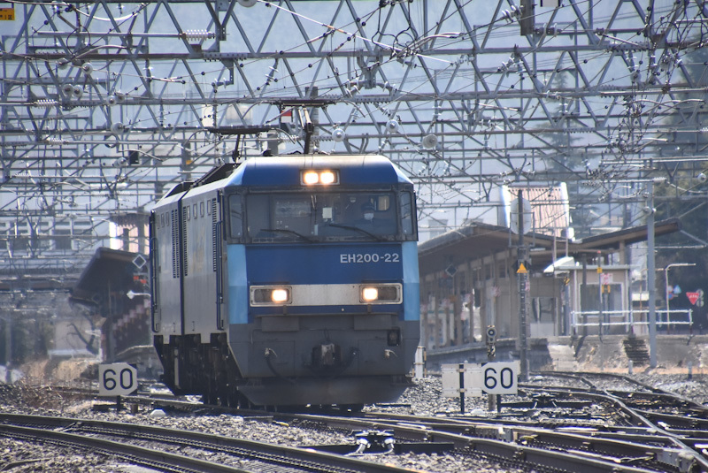 2023年3月12日撮影　東線貨物2083ﾚ　EH200-22号機　単機回送　塩尻駅　引き寄せて　