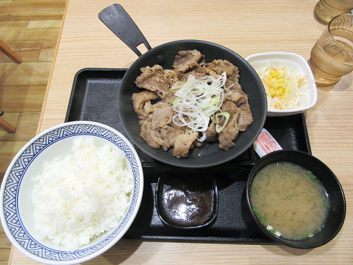 鉄板牛カルビ定食 (1)