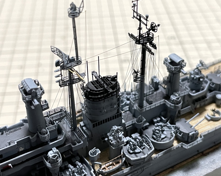 米海軍 重巡洋艦 【デ・モイン（USS DES MOINES CA-134)】(1948年 竣工時）主砲 製作中 空中線 設置中 IFqU-feSaEAA-QR9◆模型製作工房 聖蹟