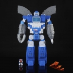 transformers-generations-selects-titan-class-guardian-robot-lunar-tread9.jpg