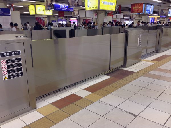 2016年に相鉄横浜駅で設置されたホームドア