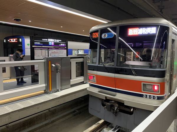 今年3月に開業した東急新横浜線。新横浜線開業に伴い目黒線の3000系は8両に増結された。